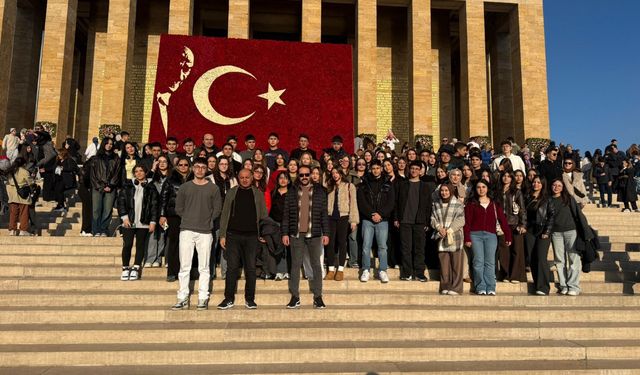 Kardelenli öğrenciler Anıtkabir’i ziyaret etti