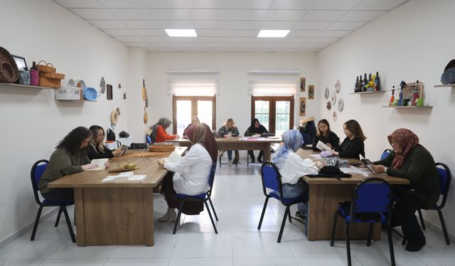 Nevşehir Belediyesi kursiyerleri kitap okudu