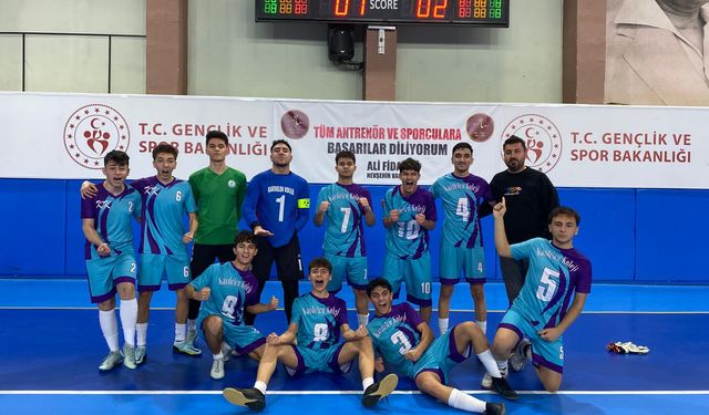 Kardelen Eğitim Kurumları futsal takımı yarı finalde