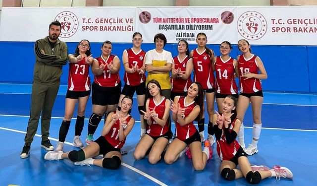 Kardelen voleybol takımı yarı finale yükseldi