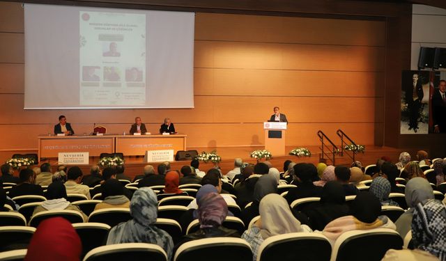 “Modern Dünyada Aile Olmak: Sorunlar ve Çözümler” paneli düzenlendi