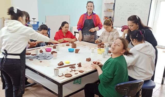 Özel insanlar seramik atölyesinde
