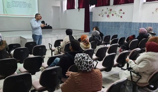 NEVÜ Akademisyeninden Maarif Modeli Aile Konferansları