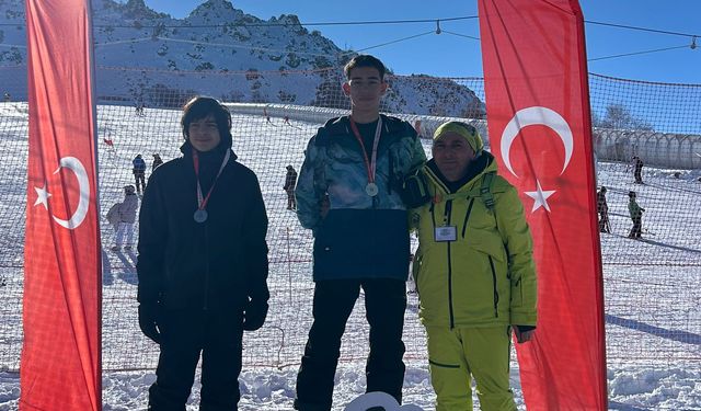 Snowboard İl Birinciliği yarışması gerçekleştirildi