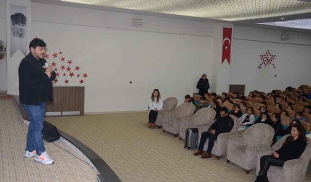 Yazar Yaşar Bayraktar Kardelenli öğrencilerle buluştu