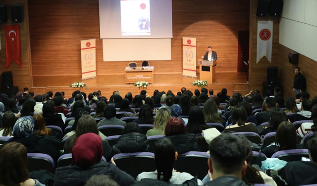 “Uluslararası Duruma Genel Bakış ve Japonya'nın Dış Politikası” konferansı