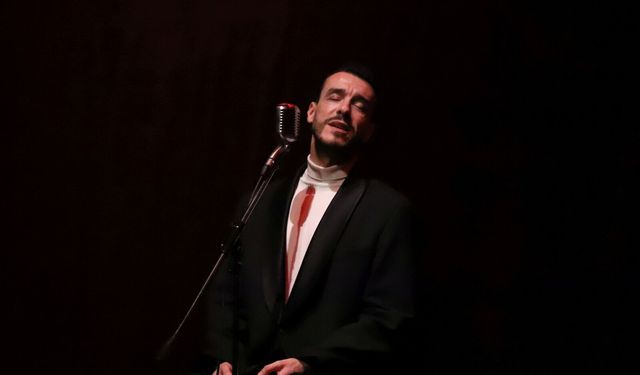 Cem Adrian, NEVÜ’de Sahne Aldı