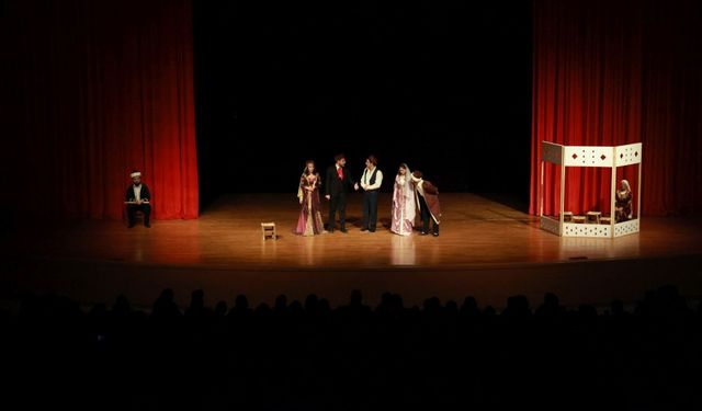 Tahir ile Zühre’nin Trajik Aşkı Tiyatroseverlerle Buluştu