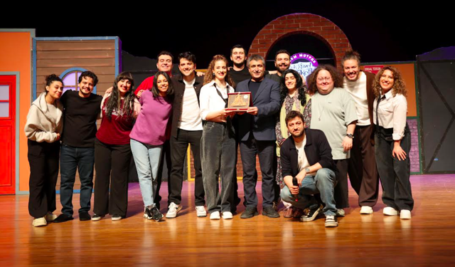 Çok Güzel Hareketler 2, NEVÜ’de Sahne Aldı