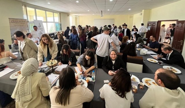 Öğrenciler Sektör Temsilcileriyle Buluştu