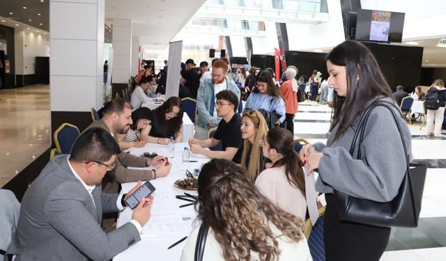 Turizm Öğrencileri, Sektör Temsilcileriyle Fuarda Buluştu