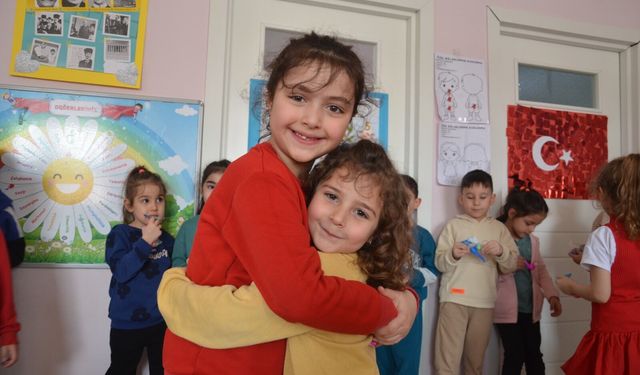 Kardelenli minikler okulda bayram geleneğini yaşattı