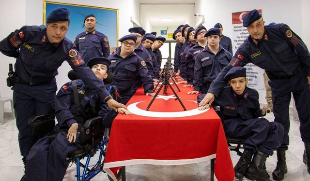 Özel insanlar için temsili askerlik töreni düzenlendi
