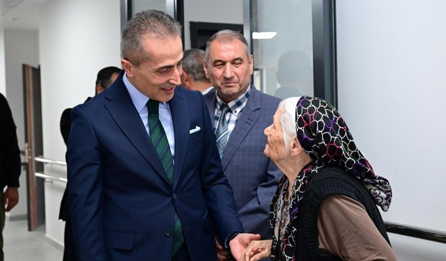 Vali Kök'ten huzurevine ziyaret