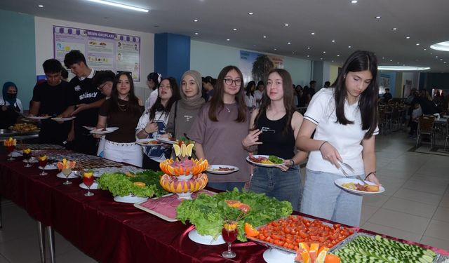 Kardelen’de 8. sınıf öğrencilerine LGS sınavı öncesi motivasyon kahvaltısı
