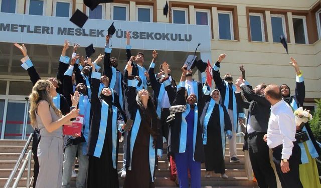 NEVÜ TÖMER’de Uluslararası Öğrenciler Mezuniyet Sevinci Yaşadı