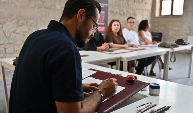 TÜRK HAT SANATININ İNCELİKLERİ ANLATILDI