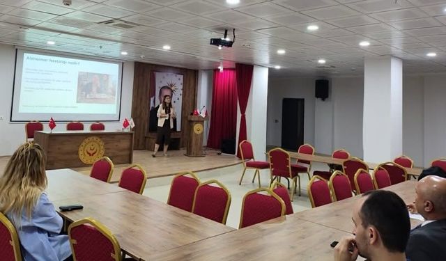 Alzheimer ve demans olan yaşlılar için eğitim verildi
