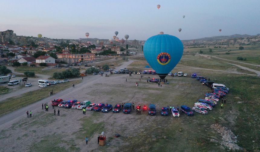 Jandarma 185’inci yılını Kapadokya semalarında kutladı