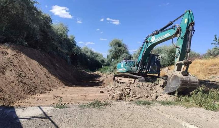 Karapınar’da dere yatakları temizleniyor