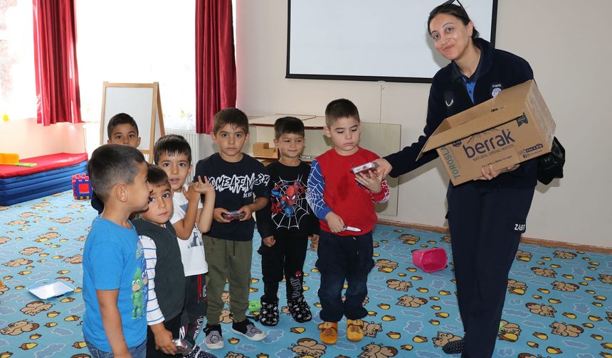 Derinkuyu Belediyesi minik öğrencilere ikramda bulundu