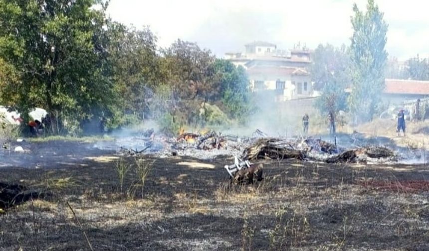 Sarıhıdır’da yangın bahçeyi küle çevirdi