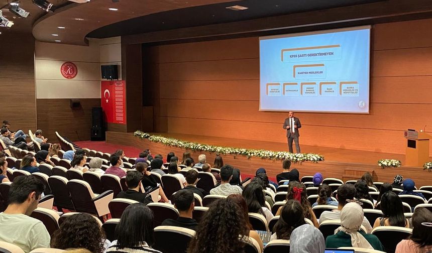 NEVÜ öğrencilerine ‘KPSS-A Hazırlık ve Rehberlik’ semineri düzenlendi