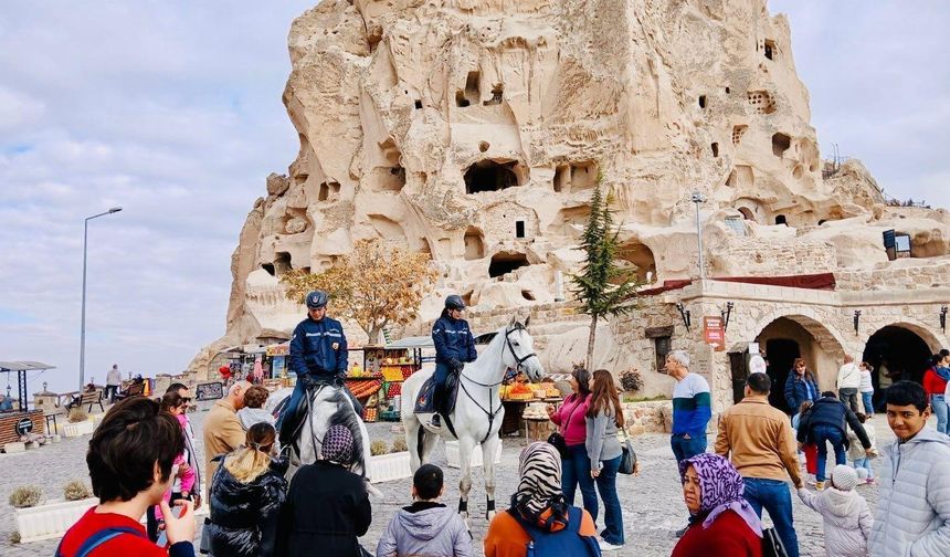 Atlı timler turistlerin ilgi odağı