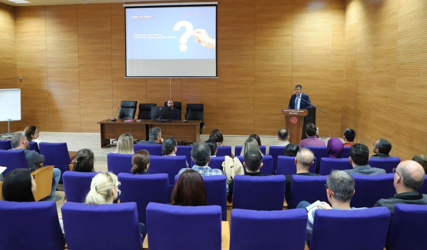 Yabancı Diller Yüksekokulu’nda eğitim stratejileri görüşüldü