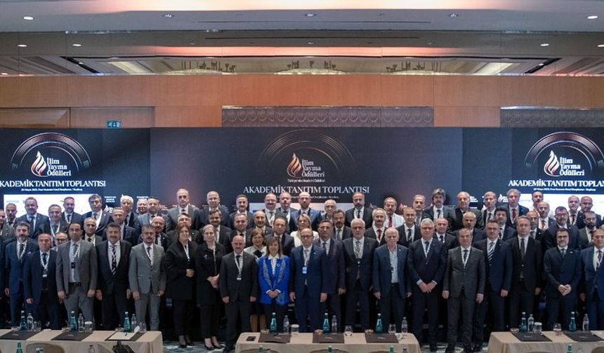 Aktekin “İlim Yayma Ödülleri Akademik Toplantısı”na katıldı