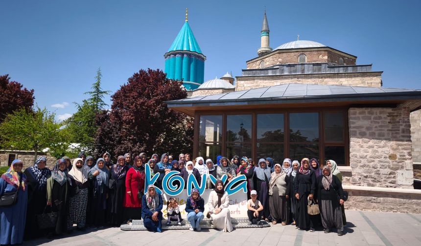 Karapınarlı kadınlar Konya'yı gezdi
