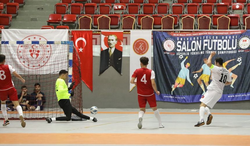 NEVÜ futsal erkek takımı Süper Lig’e yükseldi