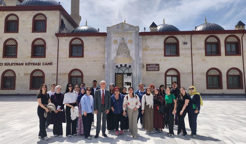 Sosyoloji öğrencileri Külliye Camii’ni ziyaret etti