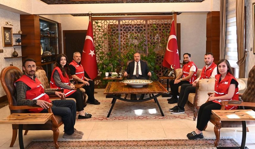Vali Fidan kurban bağışında bulundu