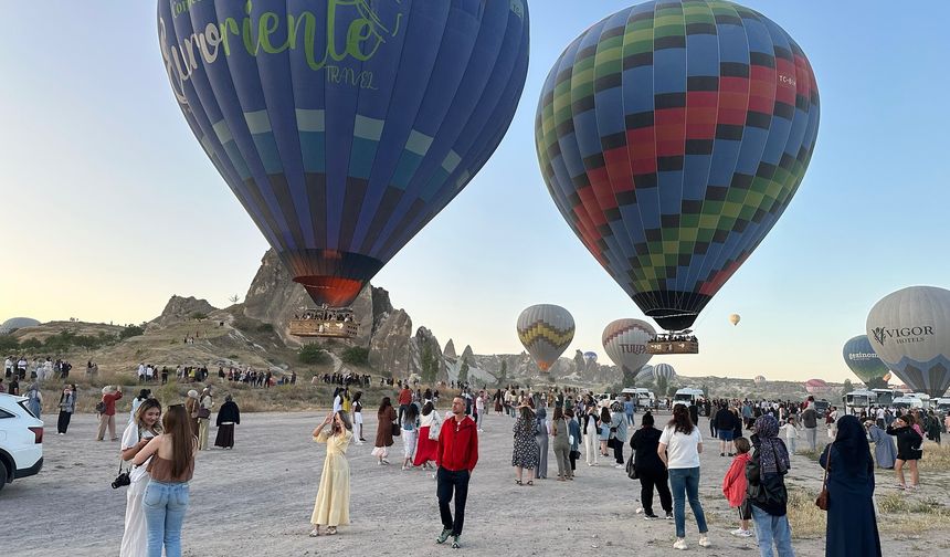Üniversite öğrencileri balon seyretti