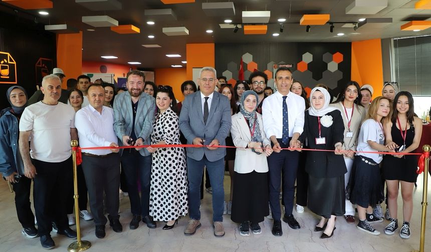 “Yapay Zekâ ve Tasarım Sergide Bir Arada”