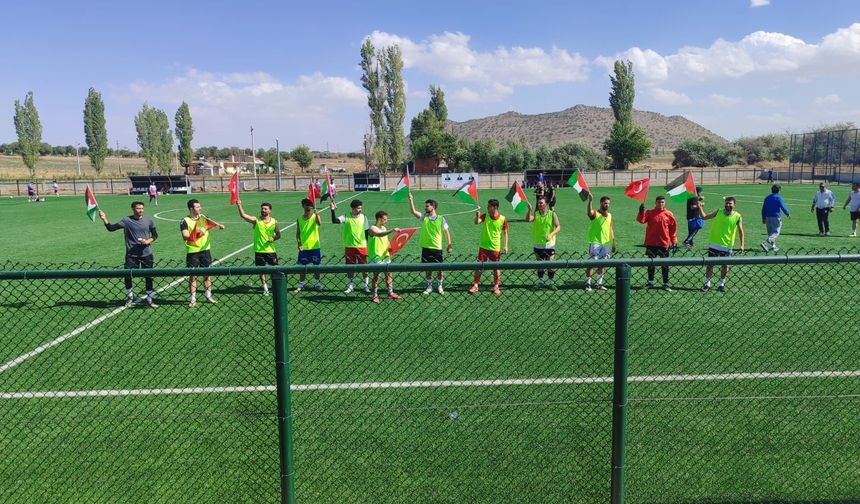 Acıgöl’de maçta Gazze’ye destek gösterisi