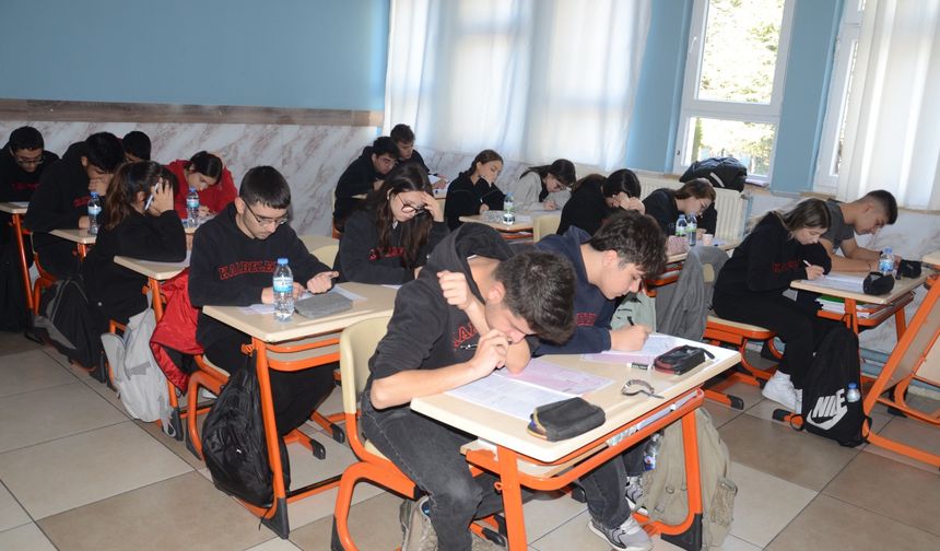 Kardelen’de Türkiye geneli TYT deneme sınavı yapıldı