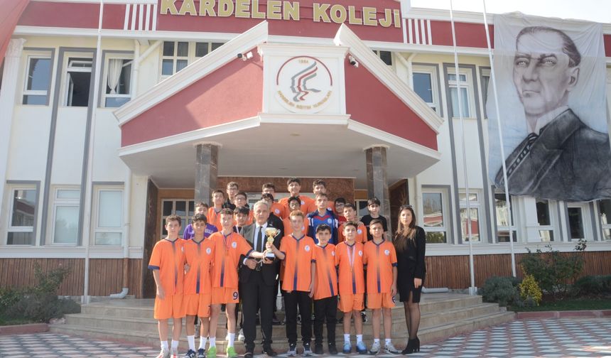 Kardelen Koleji namağlup şampiyon