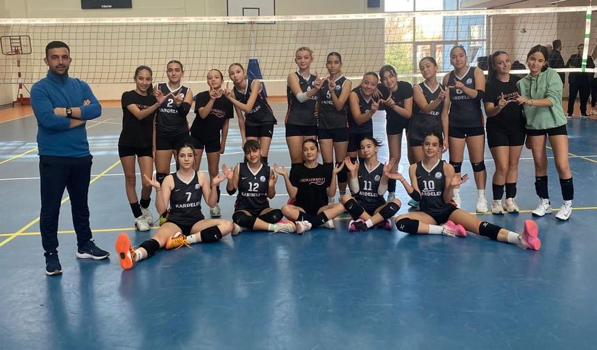 Kardelen Koleji voleybolda Altınyıldız’ı farklı yendi