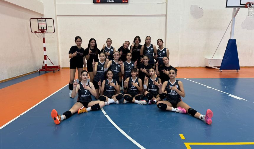Kardelen Koleji voleybolda grubu lider tamamladı