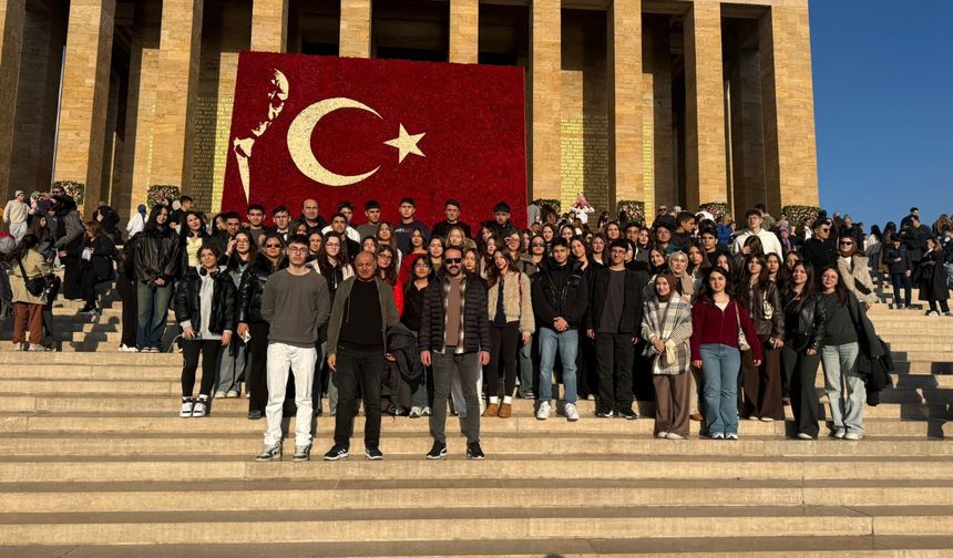 Kardelenli öğrenciler Anıtkabir’i ziyaret etti