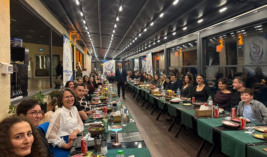 Kardelenli öğretmenler yemekte buluştu