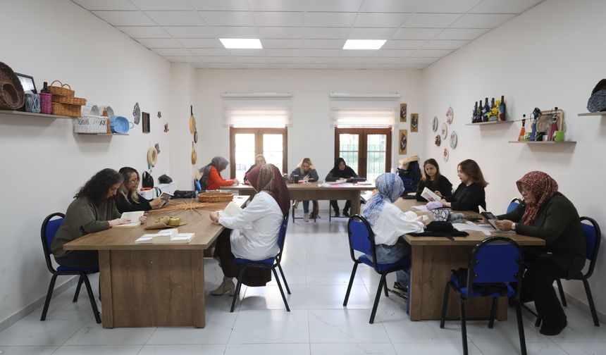 Nevşehir Belediyesi kursiyerleri kitap okudu