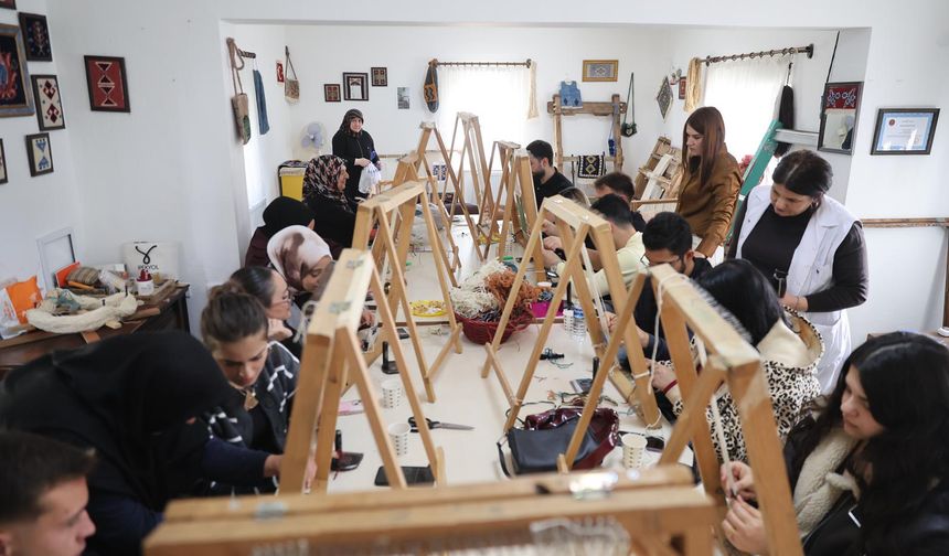 NEVÜ’lü öğrenciler “Dokuma Atölyesi”nde