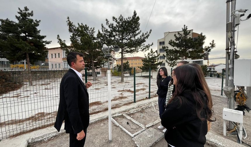 Özel Kardelen Fen Lisesi öğrencilerinden Meteoroloji Müdürlüğüne ziyaret