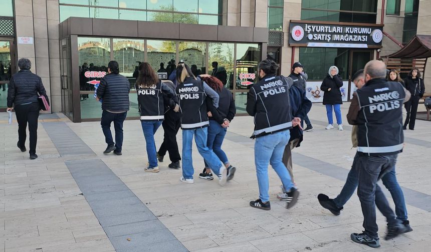 Uyuşturucu operasyonunda 25 kişi tutuklandı