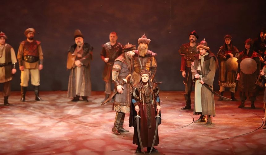 ‘Devlet Ana’ tiyatrosu NEVÜ’de sahnelendi