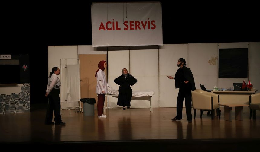 “Kaç Baba Kaç” NEVÜ’de sahnelendi