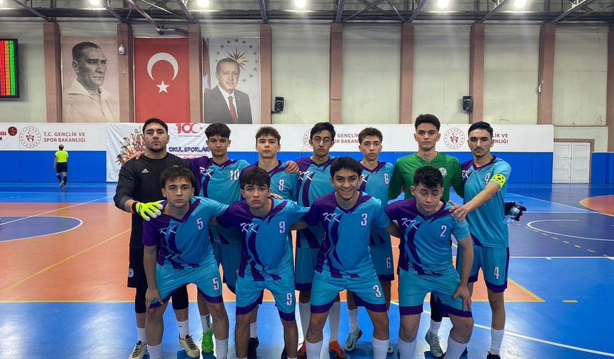 Kardelen Eğitim Kurumları futsal takımı çeyrek finalde